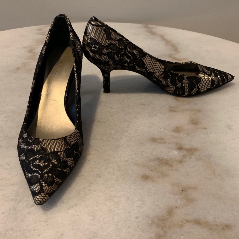 Nine West black lace kitten heels size 8